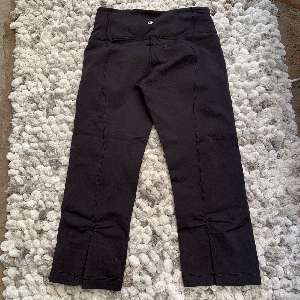 LULULEMON black crops - Picture 2 of 8